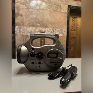 Vintage solar radio Latern battery operated too”global flas light AM/FM clock